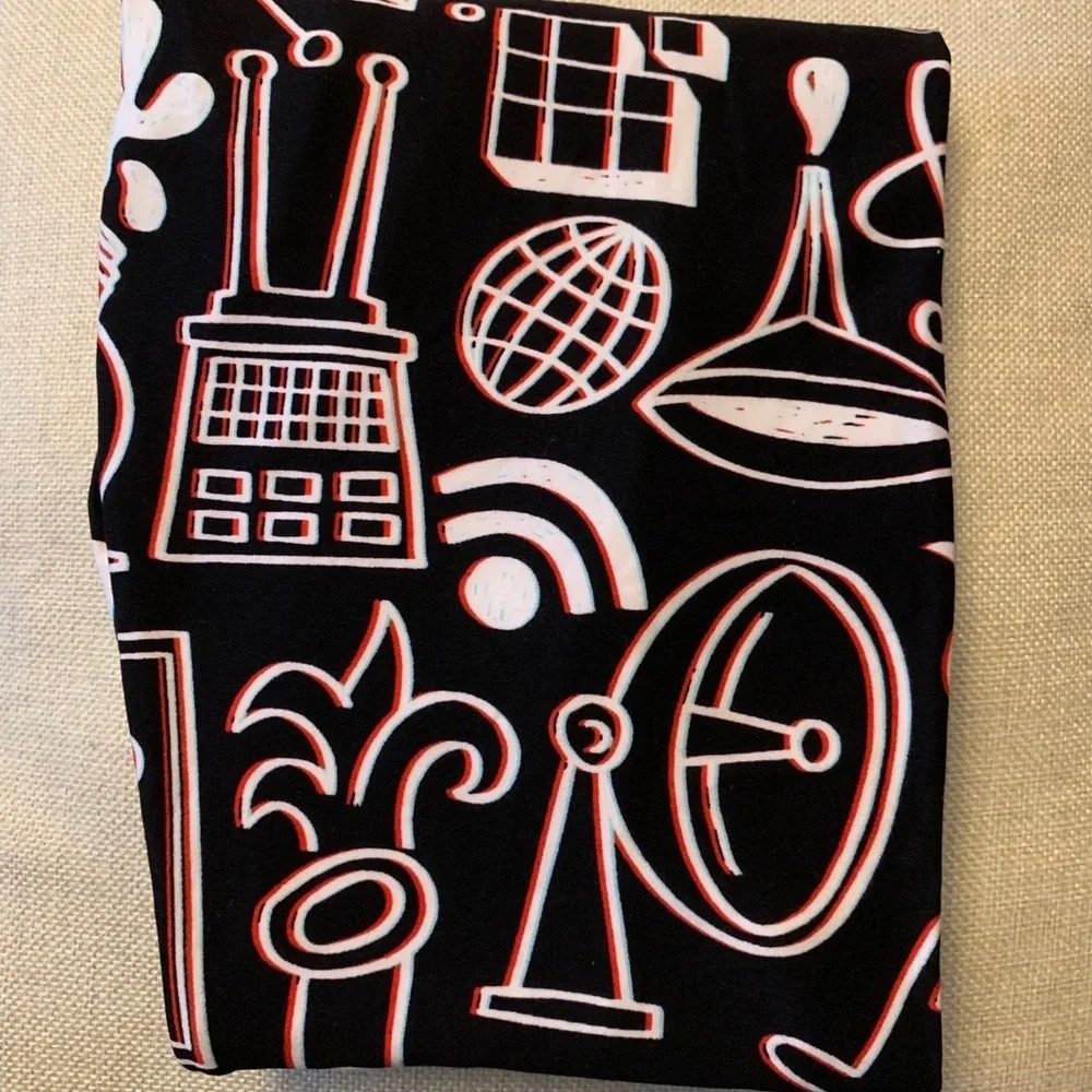 New!! Women’s Lularoe Mathematical leggings OS